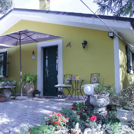 Bloemenhuis Appartement Pianella (Pescara)